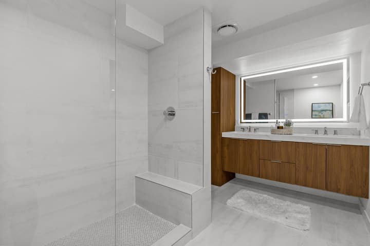 Walk-in tile shower with bench