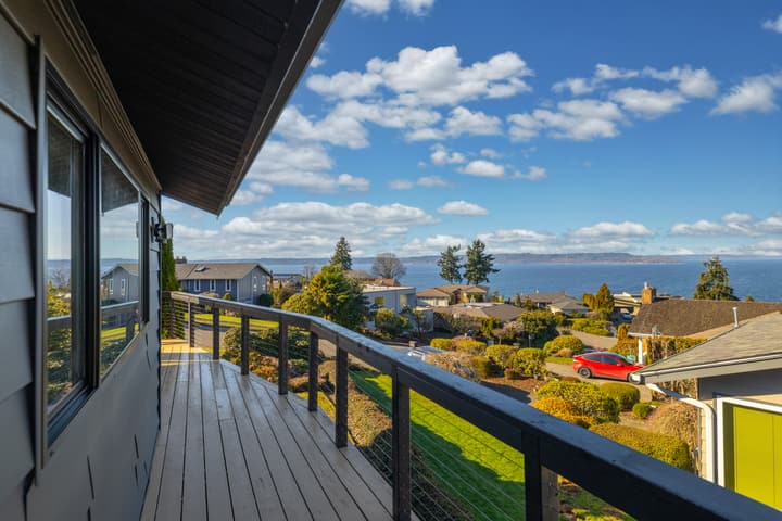 New deck with glass railing
