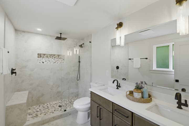 Spa bathroom with large-format tile